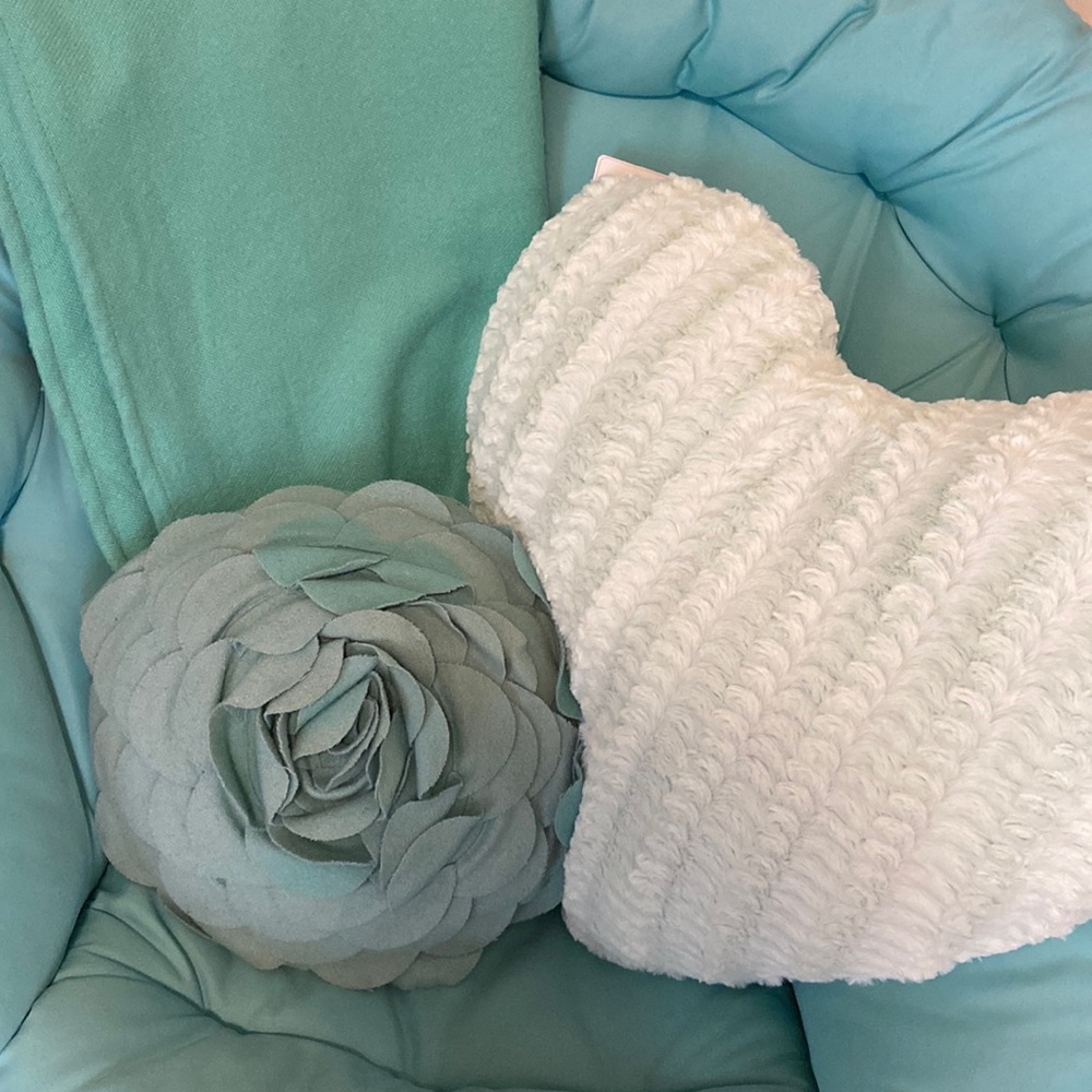 pottery barn blue rose pillow
